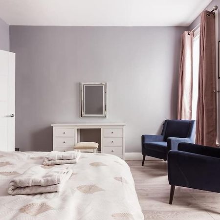 4 Bedroom House, 2 Min Walk From Station Londyn Zewnętrze zdjęcie