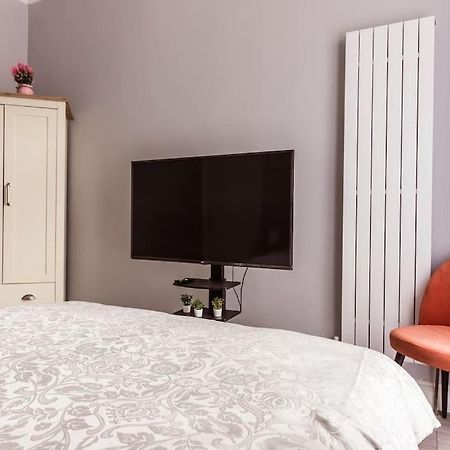 4 Bedroom House, 2 Min Walk From Station Londyn Zewnętrze zdjęcie
