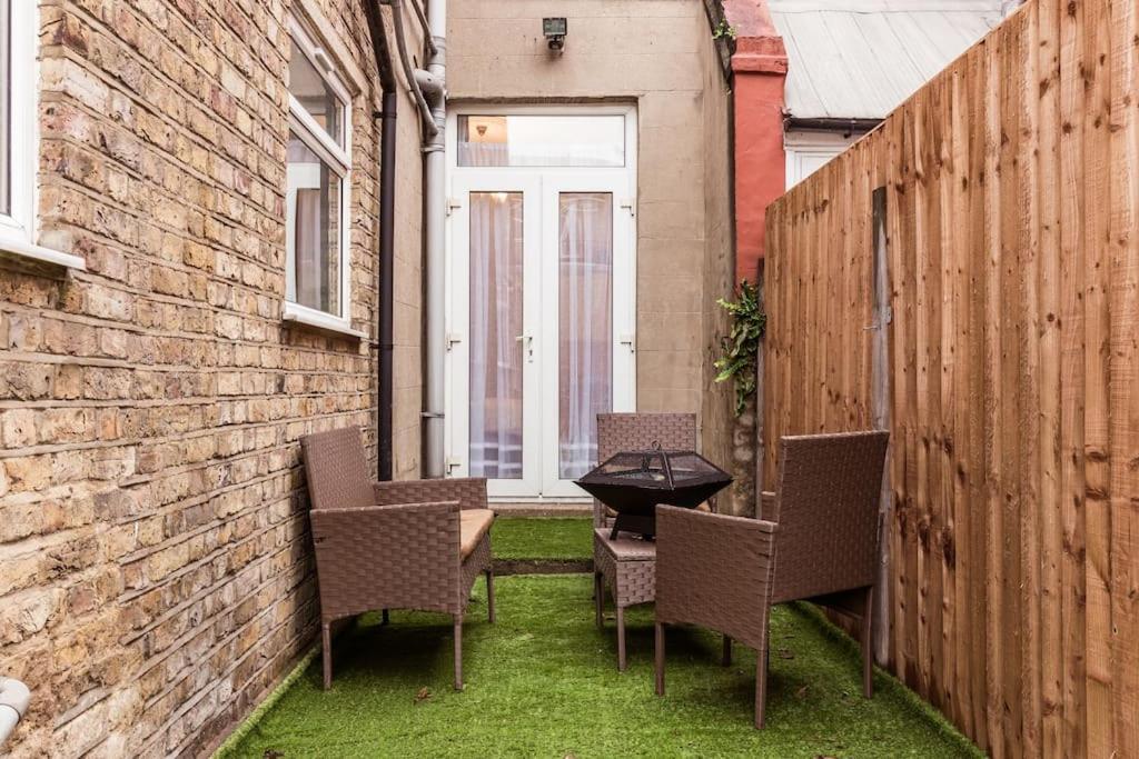 4 Bedroom House, 2 Min Walk From Station Londyn Zewnętrze zdjęcie