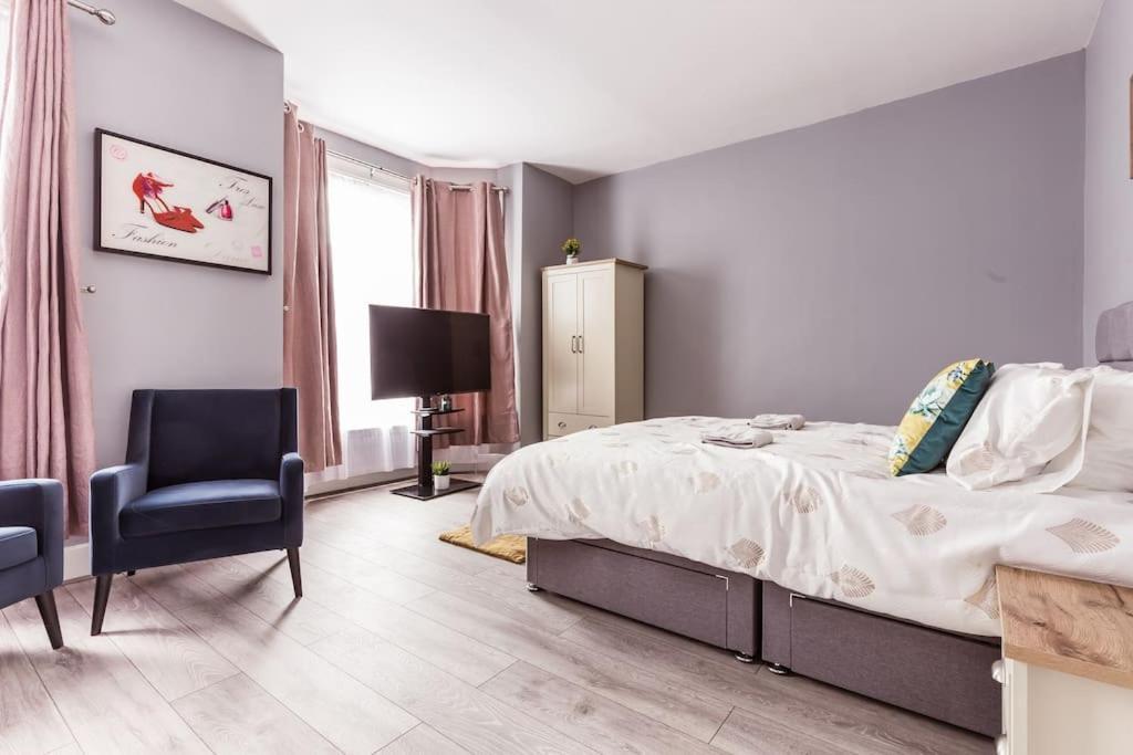 4 Bedroom House, 2 Min Walk From Station Londyn Zewnętrze zdjęcie
