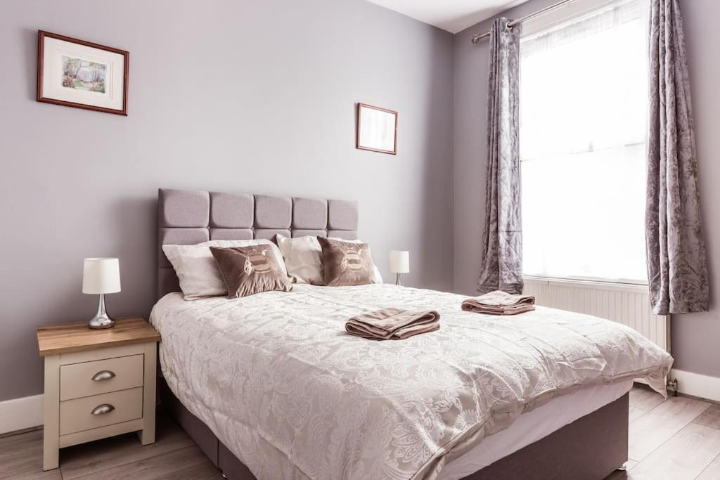 4 Bedroom House, 2 Min Walk From Station Londyn Zewnętrze zdjęcie