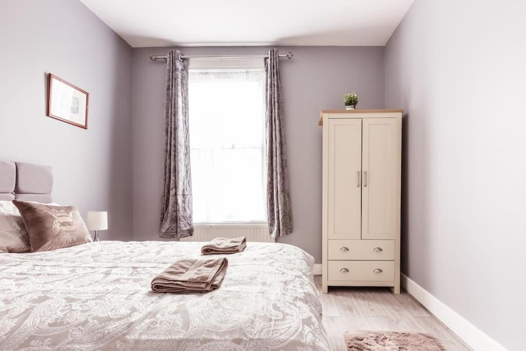 4 Bedroom House, 2 Min Walk From Station Londyn Zewnętrze zdjęcie