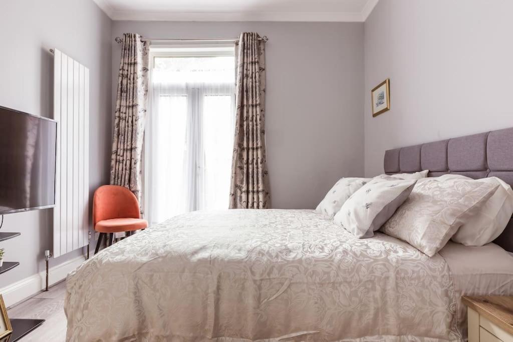 4 Bedroom House, 2 Min Walk From Station Londyn Zewnętrze zdjęcie