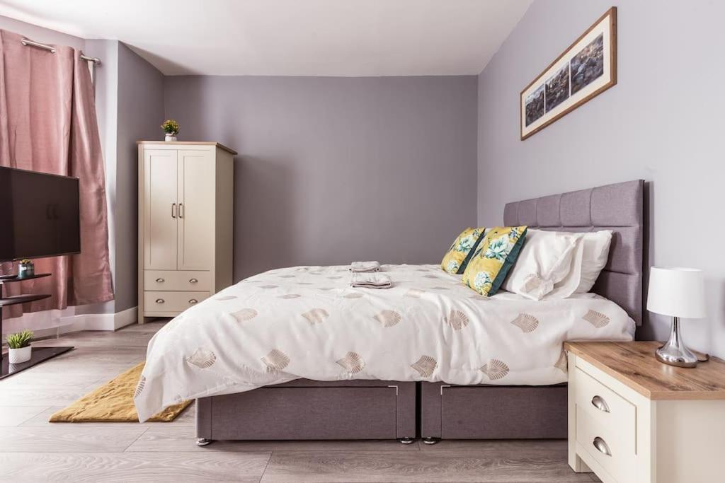 4 Bedroom House, 2 Min Walk From Station Londyn Zewnętrze zdjęcie