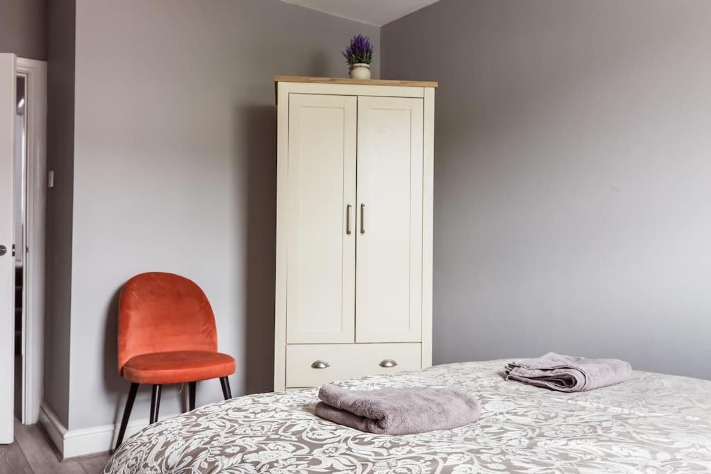 4 Bedroom House, 2 Min Walk From Station Londyn Zewnętrze zdjęcie